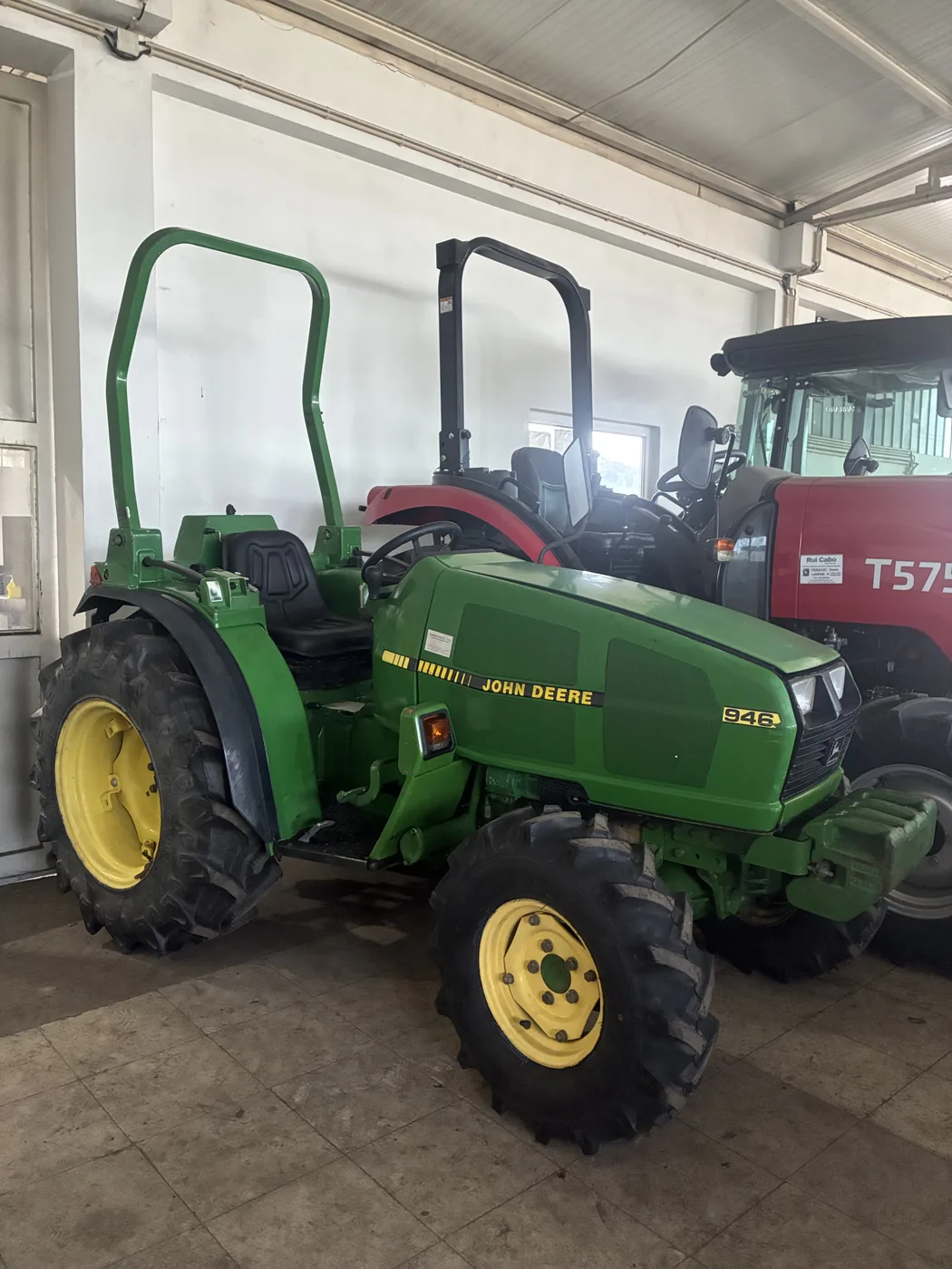 Trator JOHN DEERE 946 usado à venda em Santo Tirso - Rui Cabo & Matos