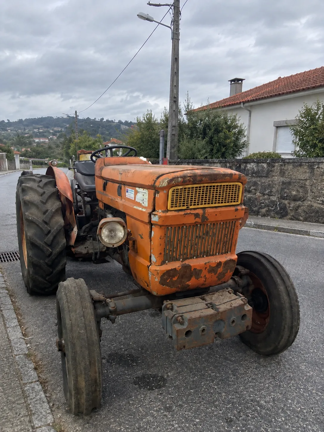 Trator UTB U-445 usado